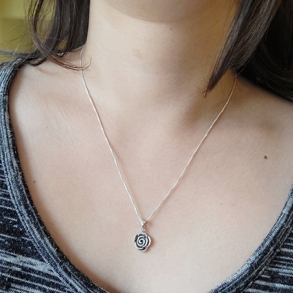 New Solid 925 Sterling Silver Rose Necklace - Picture 2 of 5
